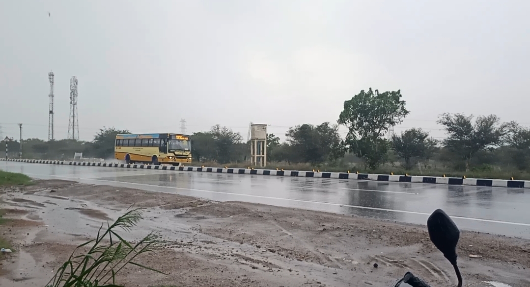 கரூர் மாவட்டத்தில் 43.00 மில்லி மீட்டர் மழை அளவு பதிவு. மாவட்ட நிர்வாகம் அறிவிப்பு . கரூர் மாவட்டத்தில் 43.00 மில்லி மீட்டர் மழை அளவு பதிவு. மாவட்ட நிர்வாகம் அறிவிப்பு .