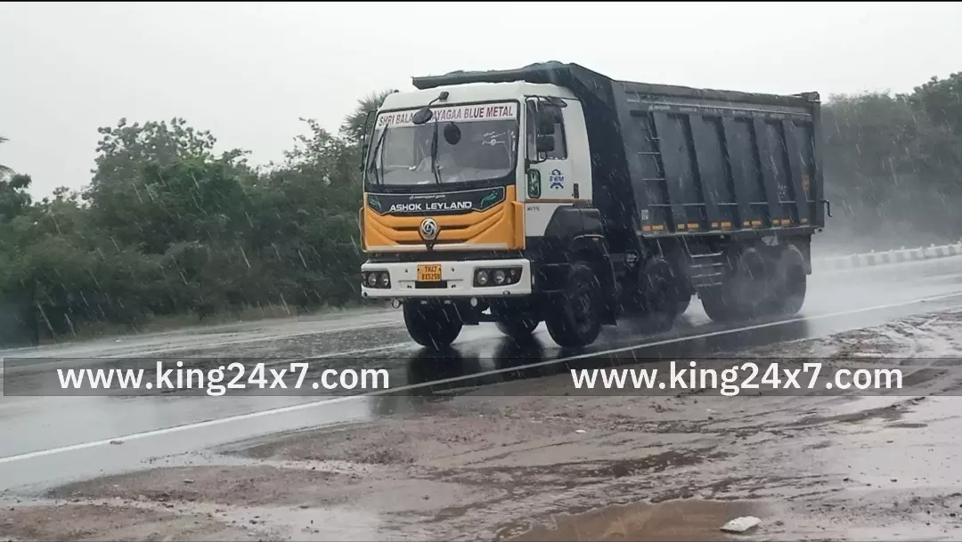 கரூர் மாவட்டத்தில் 43.00 மில்லி மீட்டர் மழை அளவு பதிவு. மாவட்ட நிர்வாகம் அறிவிப்பு . கரூர் மாவட்டத்தில் 43.00 மில்லி மீட்டர் மழை அளவு பதிவு. மாவட்ட நிர்வாகம் அறிவிப்பு .