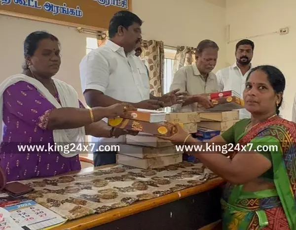 வேளாங்கண்ணி பேரூராட்சியில் பணியாற்றும் தூய்மை பணியாளர்களுக்கு