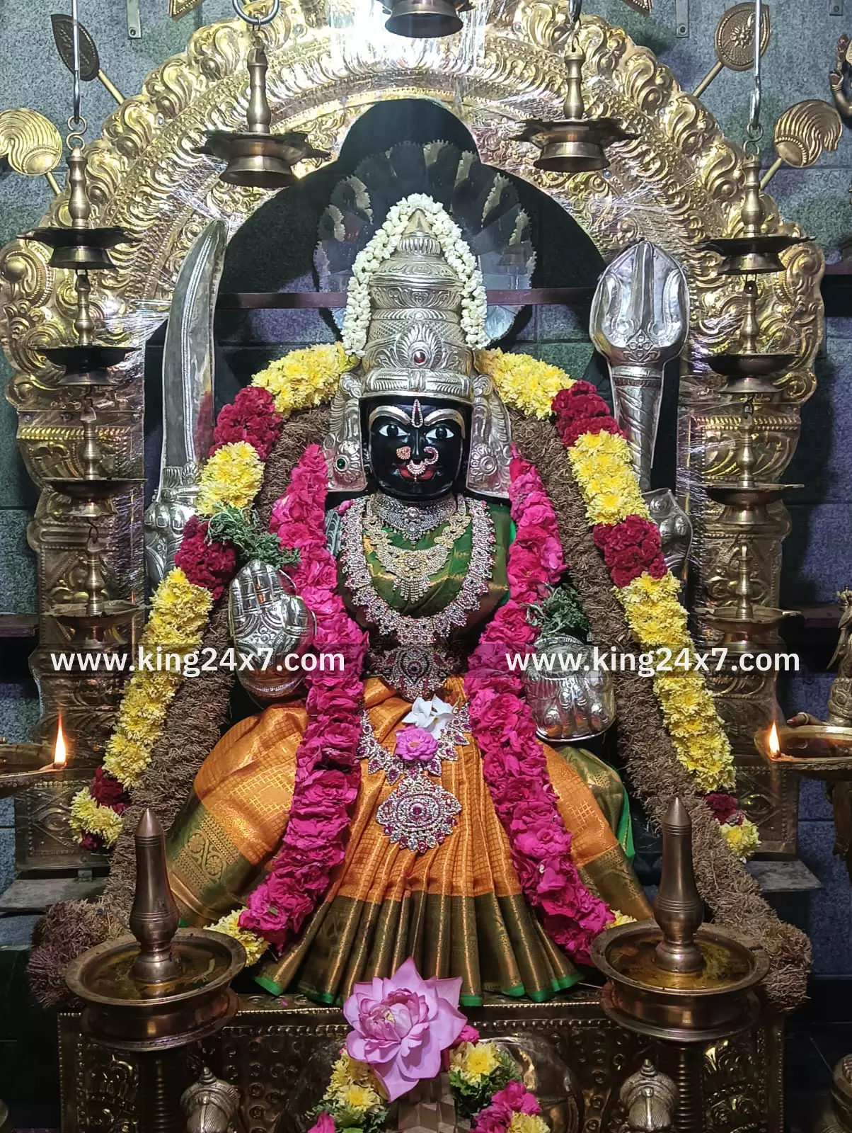 அம்மன் கோவில்களில் சிறப்பு வழிபாடு