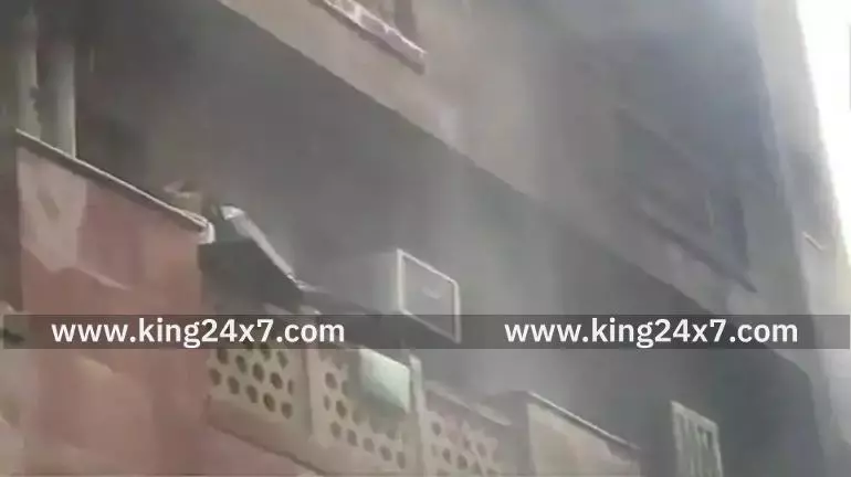 டில்லியில் பரபரப்பு..!! எம்.பி.,க்கள் வசிக்கும் அடுக்குமாடி குடியிருப்பில் தீ விபத்து!