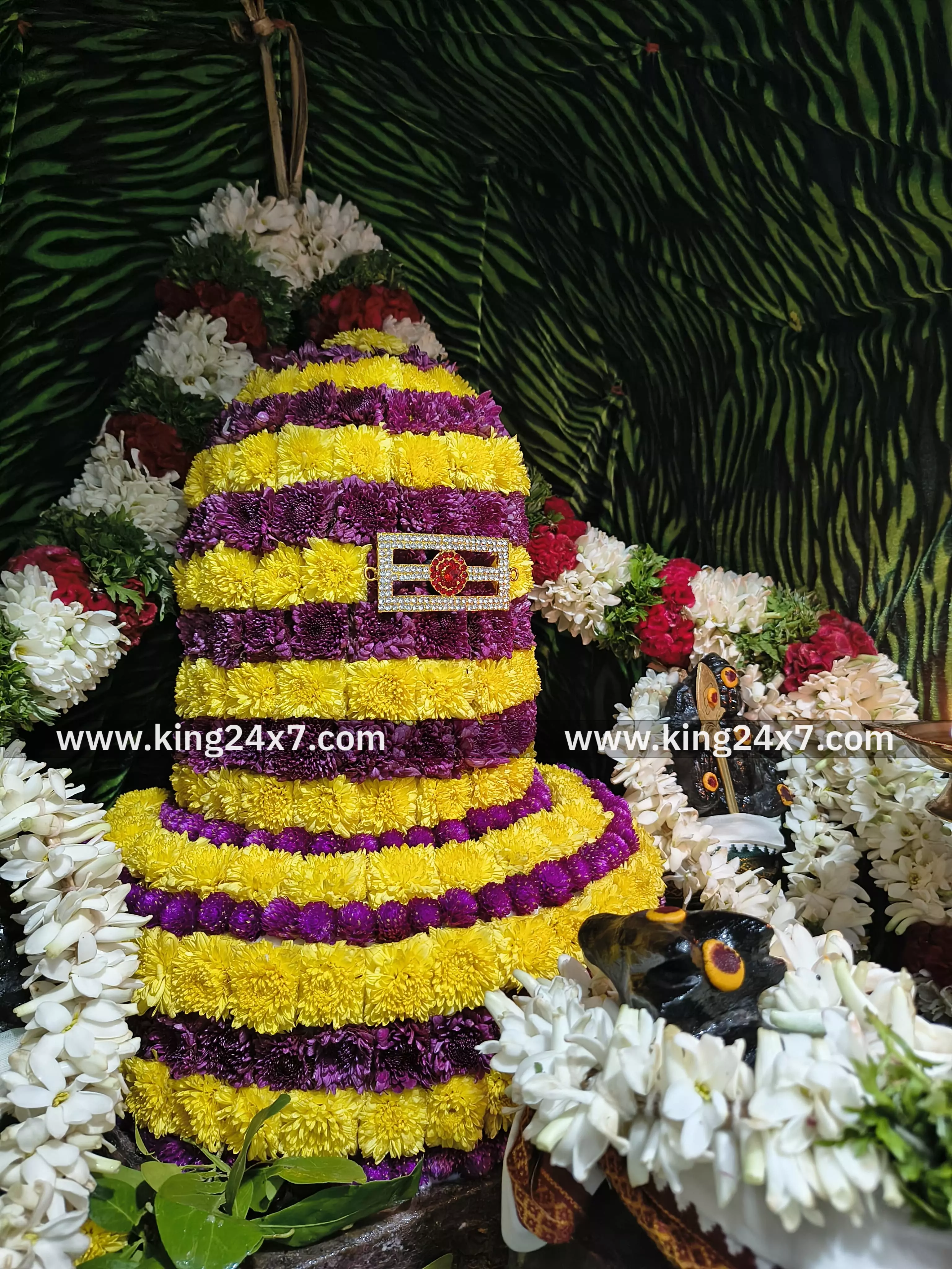 சிறப்பு அலங்காரத்தில் ஆதி சிவன்