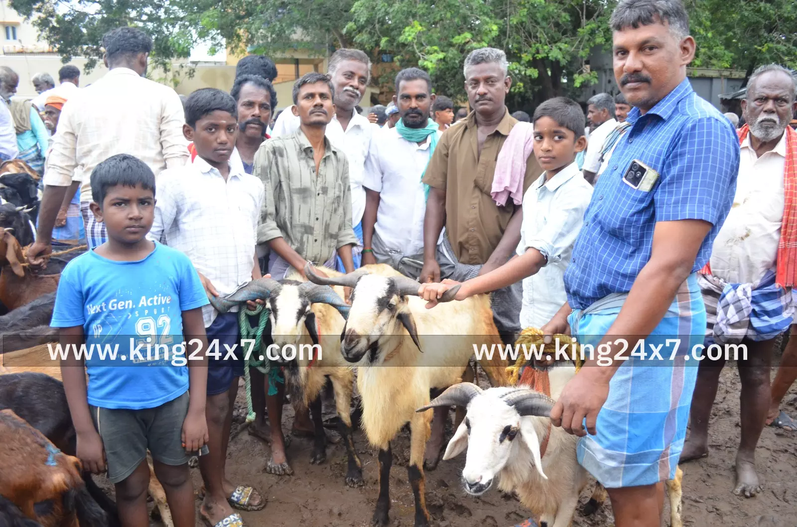 மேலூரில் ஒரு கோடிக்கு மேல் ஆடுகள் விற்பனை