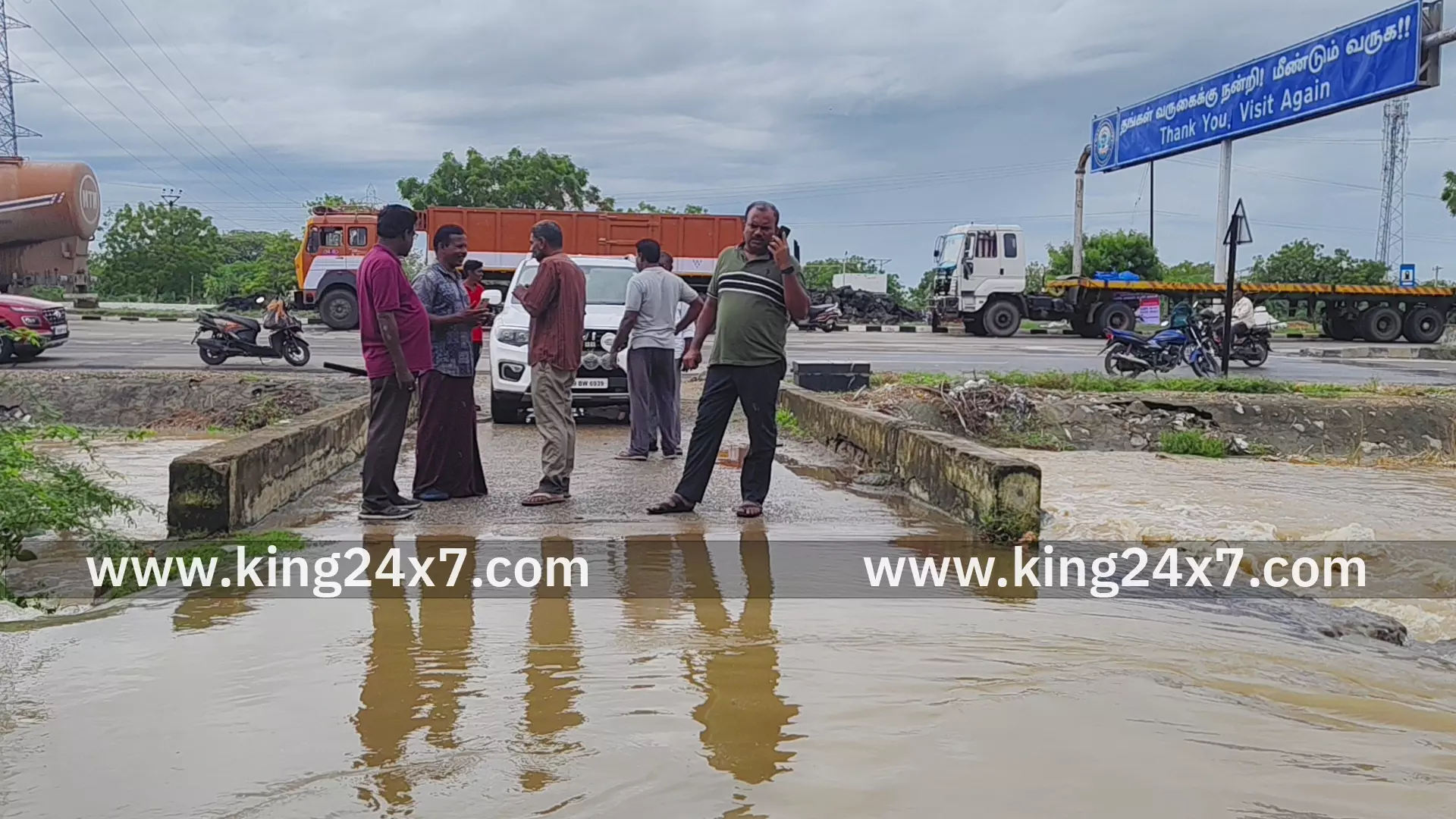 மாவட்ட தொழில் மையம் முழுவதும் மழை நீரால் சூழ்ந்து மாவட்ட தொழில் மையம் முழுவதும் மழை நீரால் சூழ்ந்து