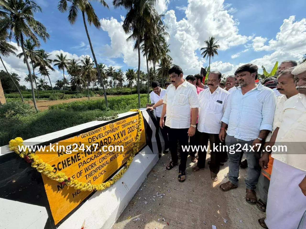 உயர்மட்ட மேம்பாலத்தை திறந்து வைத்த ஓசூர் எம்.எல்.ஏ.