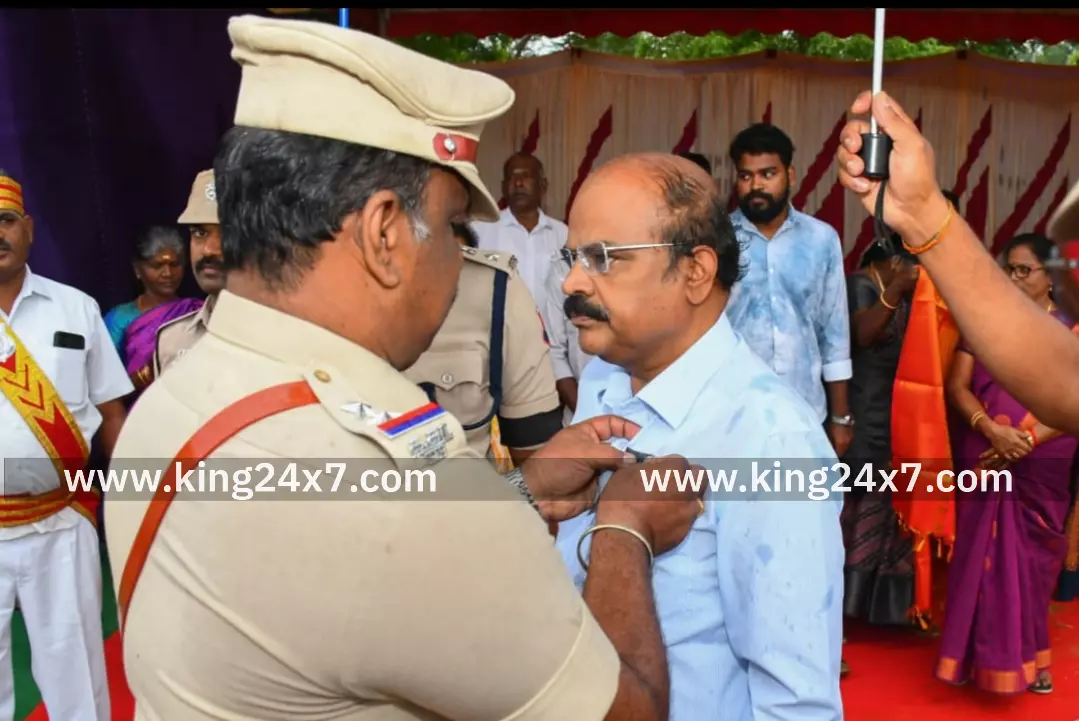 கரூரில் நீத்தார் நினைவு தினம் அனுசரிப்பு மாவட்ட காவல் கண்காணிப்பாளர் ஜோஸ் தங்கையா தலைமையில் நடைபெற்றது கரூரில் நீத்தார் நினைவு தினம் அனுசரிப்பு மாவட்ட காவல் கண்காணிப்பாளர் ஜோஸ் தங்கையா தலைமையில் நடைபெற்றது