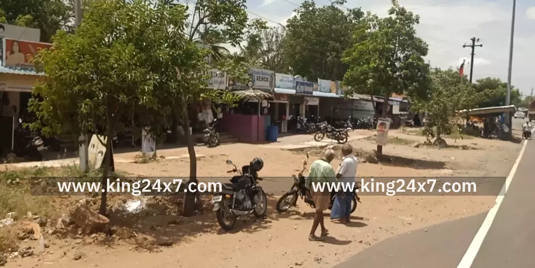 புதுக்கனல்லி அருகே தந்தை மகன் நடந்து சாலையை கடந்து சென்றபோது அடையாளம் தெரியாத வாகனம் மோதி சிறுவன் உயிர் இழப்பு.