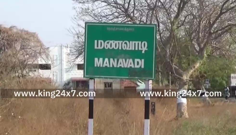 மணவாடி அருகே பழுதடைந்த டூவீலரை பழுது பார்க்கும் போது வேகமாக வந்த மற்றொரு டூவீலர் மோதி விபத்து. ஒருவர் படுகாயம்.