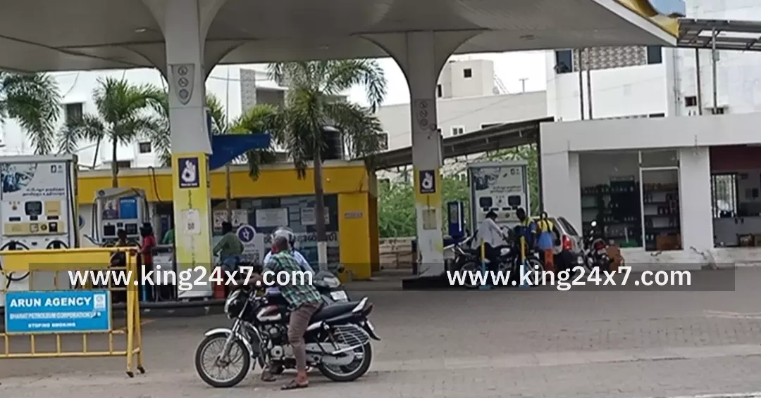 மணவாடி அருகே பழுதடைந்த டூவீலரை பழுது பார்க்கும் போது வேகமாக வந்த மற்றொரு டூவீலர் மோதி விபத்து. ஒருவர் படுகாயம். மணவாடி அருகே பழுதடைந்த டூவீலரை பழுது பார்க்கும் போது வேகமாக வந்த மற்றொரு டூவீலர் மோதி விபத்து. ஒருவர் படுகாயம்.