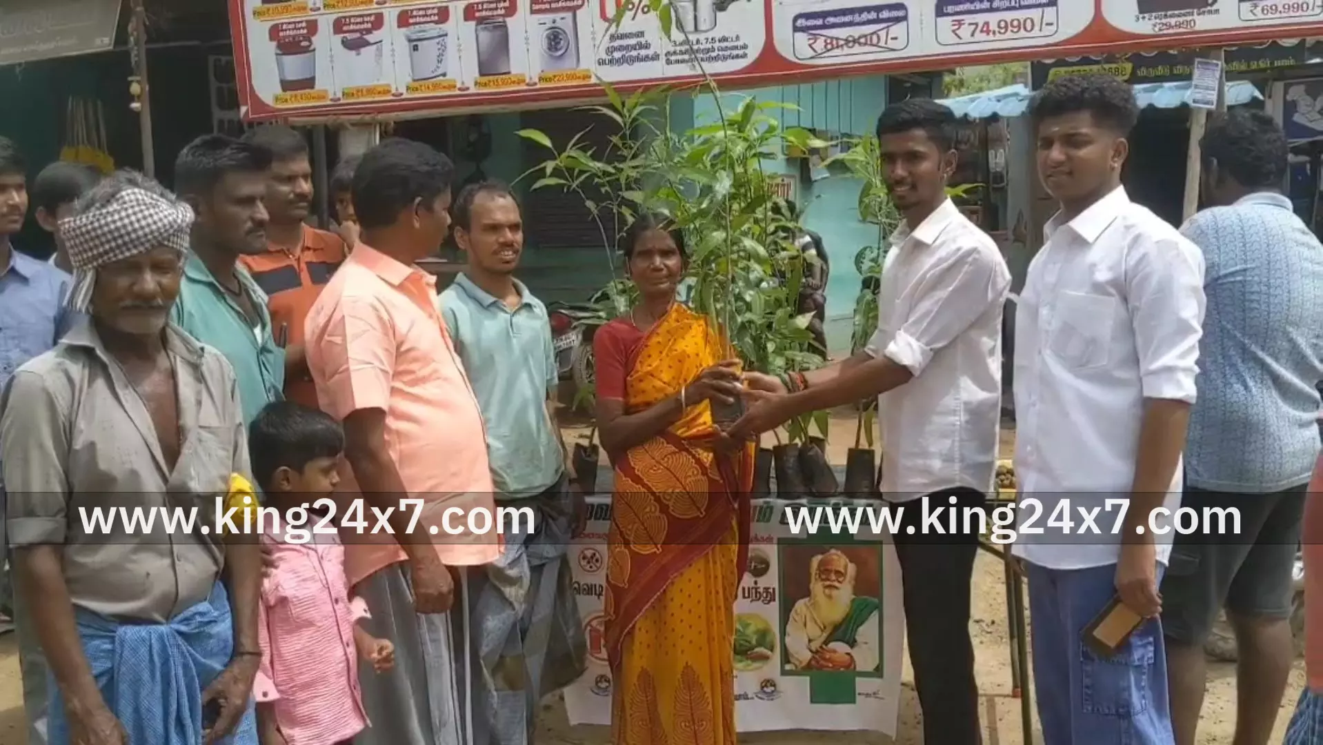 வெடிக்கு பதில் செடி வெடிகுண்டுக்கு பதில் விதை குண்டு வித்தியாசமாக மாசில்லா தீபாவளி