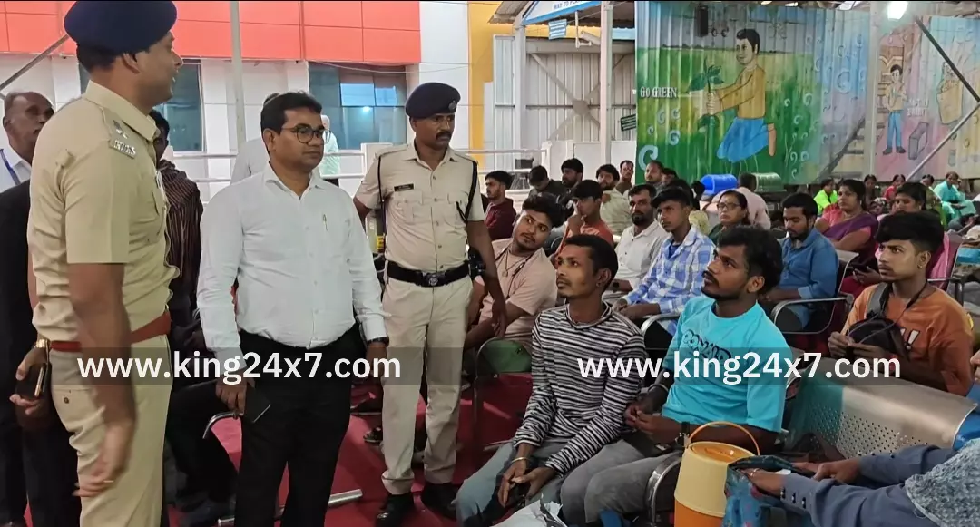 தீபாவளிப் பயணிகள் கூட்ட நெரிசல்: சேலம் கோட்டத்திலிருந்து 6.3 லட்சம் பேர் பயணம் ! தீபாவளிப் பயணிகள் கூட்ட நெரிசல்: சேலம் கோட்டத்திலிருந்து 6.3 லட்சம் பேர் பயணம் !