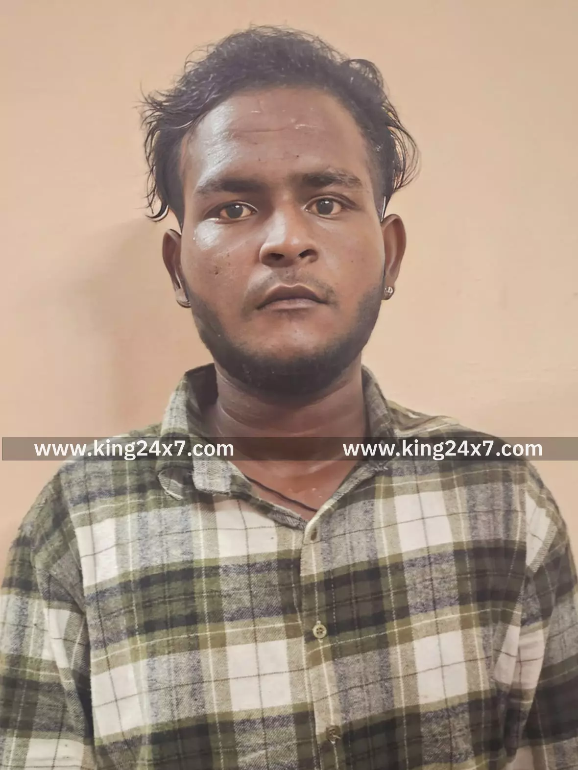 இளைஞர் குத்திக் கொலை கைதான நான்கு இளஞ்சிறார்கள் உட்பட 6 பேர் கைது இளைஞர் குத்திக் கொலை கைதான நான்கு இளஞ்சிறார்கள் உட்பட 6 பேர் கைது