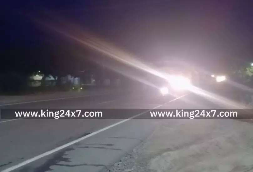 கணவாய் பஸ் ஸ்டாப் அருகே நடந்து சென்றவர் மீது டூவீலர் மோதி விபத்து. ஒருவர் படுகாயம்.