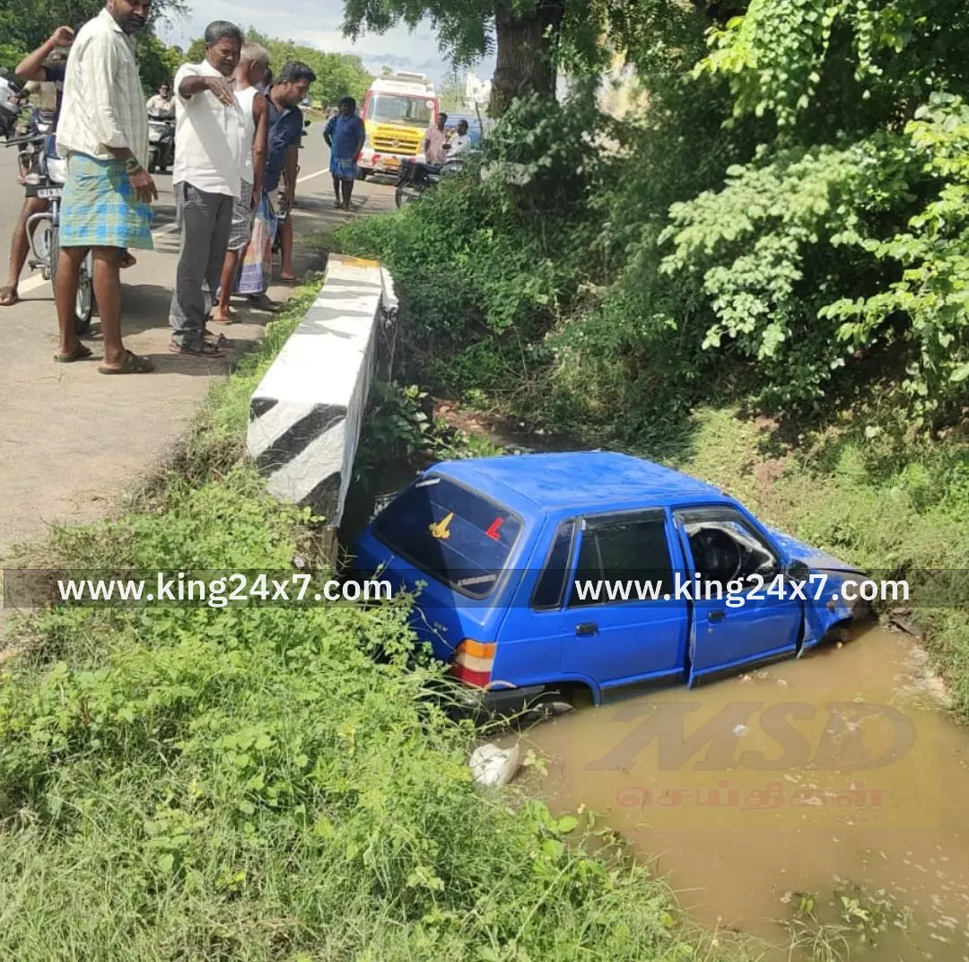 கார் பள்ளத்தில் கவிழ்ந்து விபத்து, 2 பேர் படுகாயம்