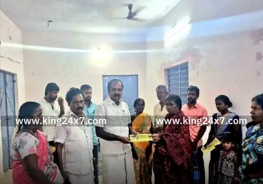 மழையால் பாதிக்கப்பட்டோரை சந்தித்த அமைச்சர்