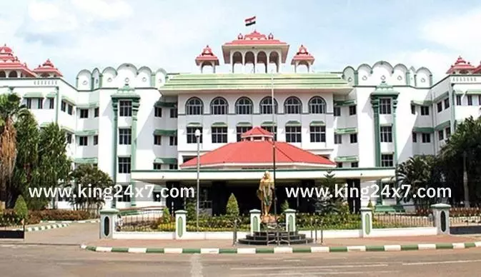 மதுரை மீனாட்சி அம்மன் கோயில் மண்டபம் அருகே பிரசாதம் தயாரிப்பதை ஏற்க முடியாது: ஐகோர்ட் கிளை