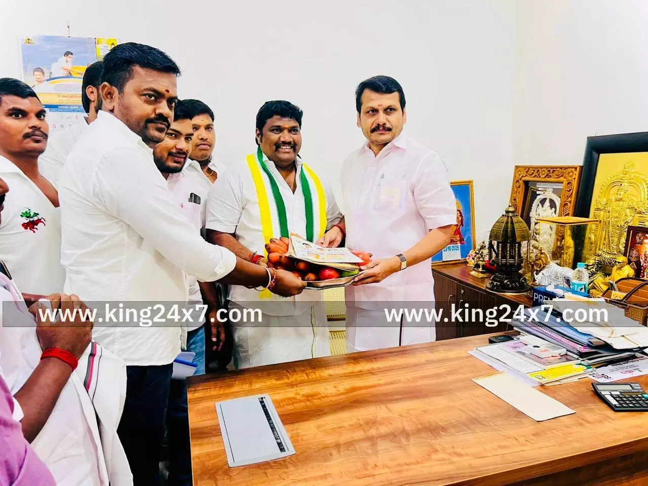 முன்னாள் அமைச்சர் செந்தில் பாலாஜியுடன் புதிய திராவிட கழக தலைவர் கே.எஸ்.ராஜ் கவுண்டர் சந்திப்பு!!