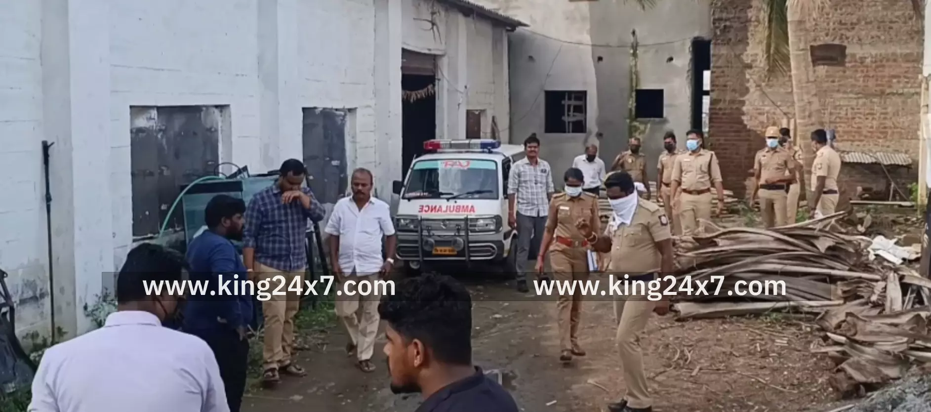 திருப்பூரில் 4 நாட்களுக்கு முன்பு கொலை செய்யப்பட்ட ஆணின் சடலம் அழுகிய நிலையில் மீட்பு. வட மாநில இளைஞருக்கு போலீசார் வலைவீச்சு. திருப்பூரில் 4 நாட்களுக்கு முன்பு கொலை செய்யப்பட்ட ஆணின் சடலம் அழுகிய நிலையில் மீட்பு. வட மாநில இளைஞருக்கு போலீசார் வலைவீச்சு.