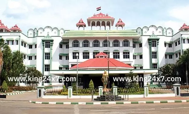 மதுரை மீனாட்சி அம்மன் கோயில் மண்டபம் அருகே பிரசாதம் தயாரிப்பதை ஏற்க முடியாது: ஐகோர்ட் கிளை