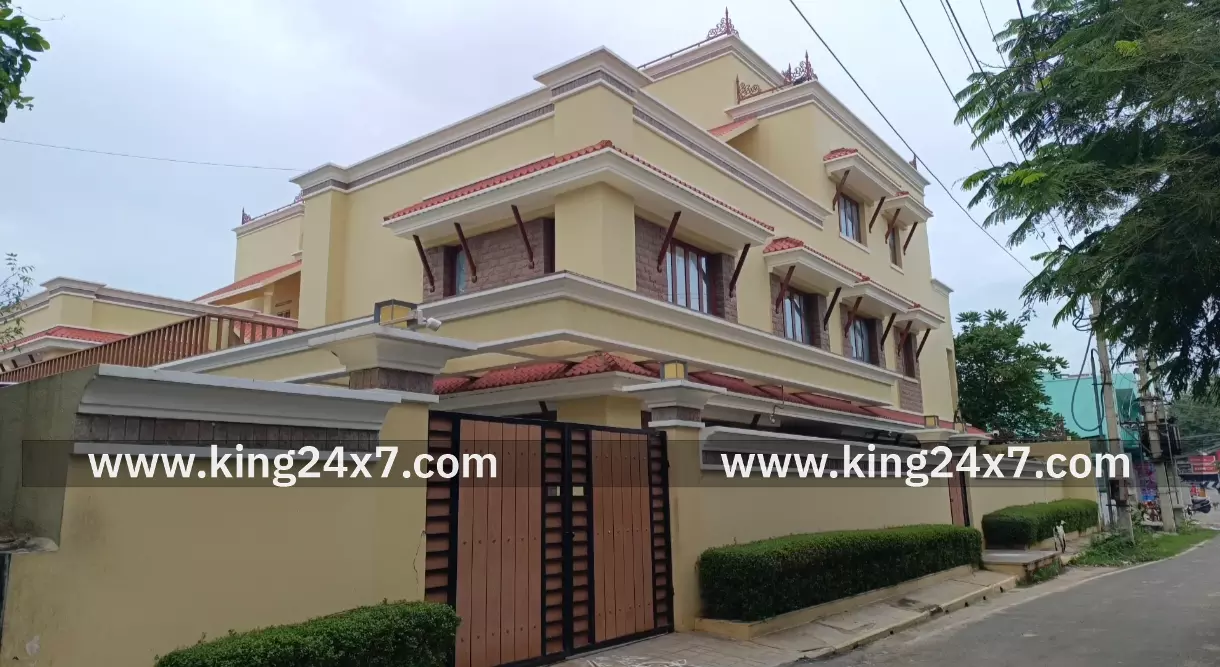 திருப்பத்தூரில் பிரபல நகைக்கடை மற்றும் வீட்டில் ஜிஎஸ்டி மற்றும் சுங்கத்துறை குழுவினர் மூன்று வாகனங்களில் 20 பேர் கொண்ட குழுவினர் சோதனை..