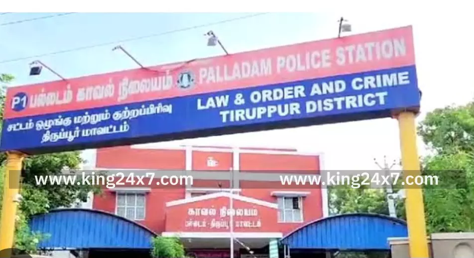 பல்லடத்தில் காரை சேதப்படுத்தி தாய் மகனை தாக்கிய 5 பேர் கைது பல்லடத்தில் காரை சேதப்படுத்தி தாய் மகனை தாக்கிய 5 பேர் கைது