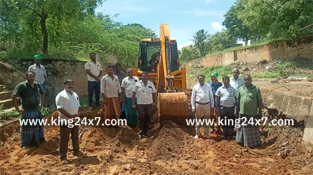 ஊர் கூடி சுத்தம் செய்வோம்: கால்வாயை சீரமைத்த பொது மக்கள்