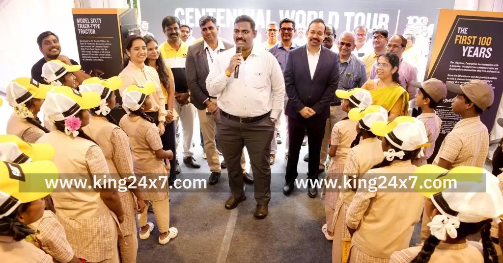 அரசு பள்ளி மாணவர்களுடன் கலந்துரையாடினார் ஆட்சியர். அரசு பள்ளி மாணவர்களுடன் கலந்துரையாடினார் ஆட்சியர்.