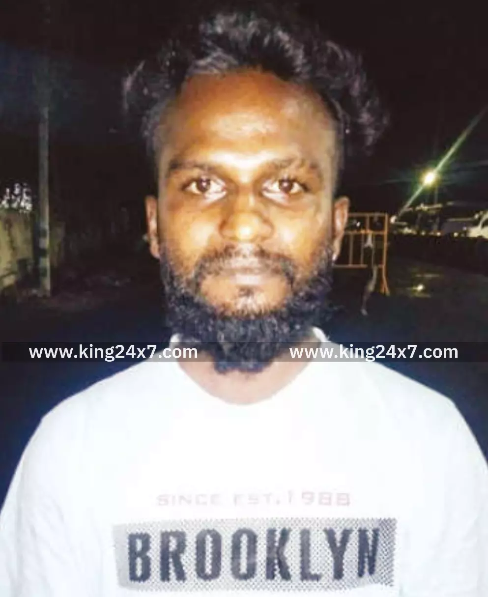 தாராபுரத்தில் 2 வாலிபர்களை தாக்கிய 4 பேர் கைது 2 பேர் தப்பி ஓட்டம்