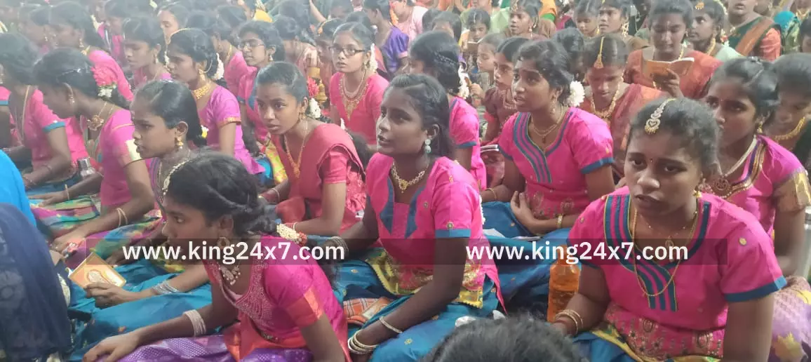 கந்த சஷ்டி கவச பாராயணம் பாடிய 180 பள்ளி மாணவிகள்