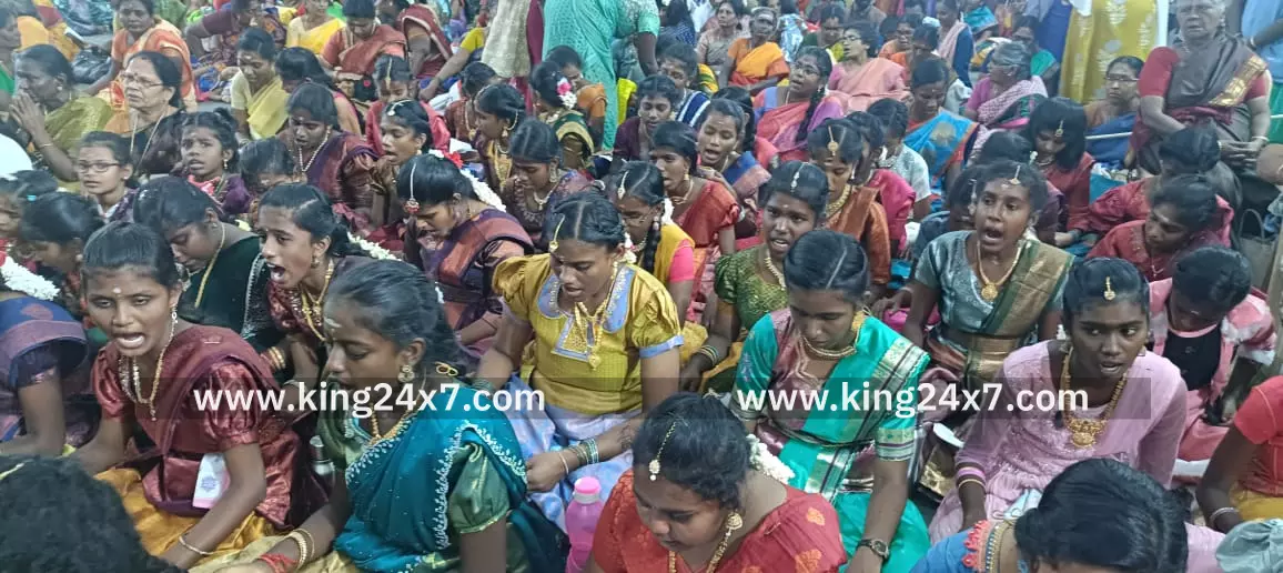 கந்த சஷ்டி கவச பாராயணம் பாடிய 180 பள்ளி மாணவிகள் கந்த சஷ்டி கவச பாராயணம் பாடிய 180 பள்ளி மாணவிகள்