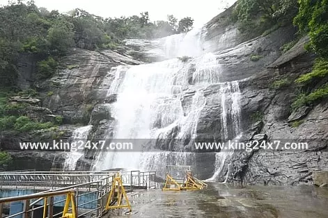 குற்றாலம் பேரருவியில் 10ஆவது நாளாக குளிக்கத் தடை