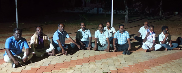 தொடக்கக்கல்வி அலுவலகத்தில் ஆசிரியர்கள் காத்திருப்பு போராட்டம்!