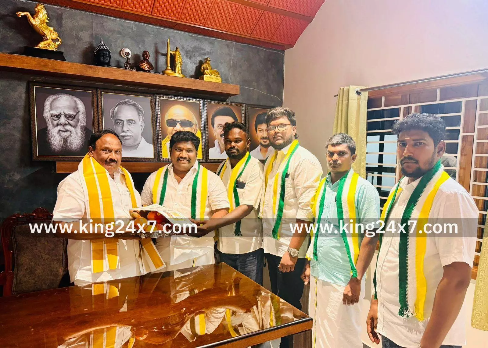 ஈரோடு வடக்கு மாவட்ட கழகச் செயலாளர் என்.நல்லசிவமுடன் கே.எஸ்.ராஜ் கவுண்டர் சந்திப்பு!!