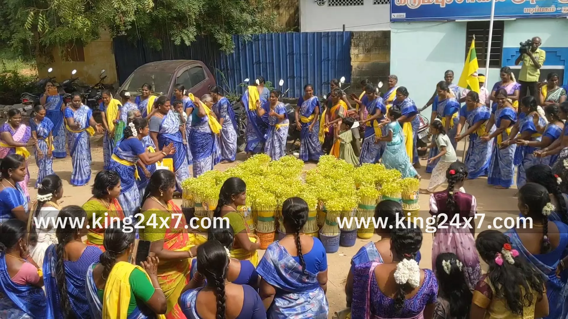 முத்துராமலிங்க தேவர் ஜெயந்தி விழா முளைப்பாரி எடுத்த பெண்கள்