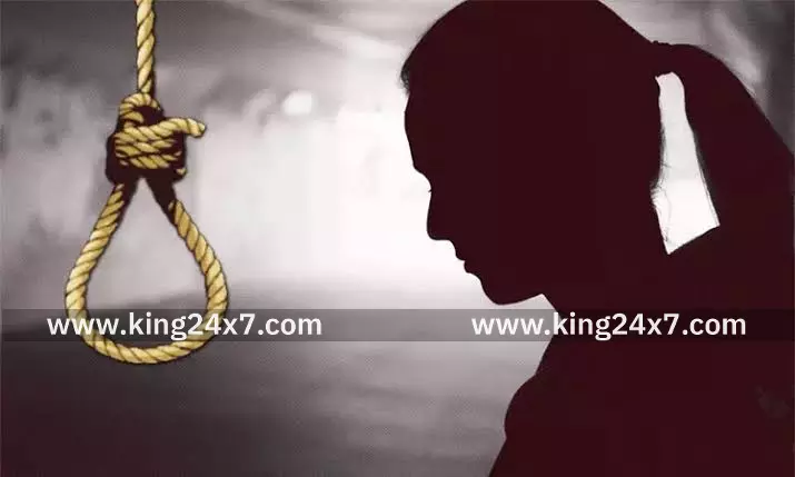 சப் இன்ஸ்பெக்டர் மனைவி தூக்கு போட்டு தற்கொலை!