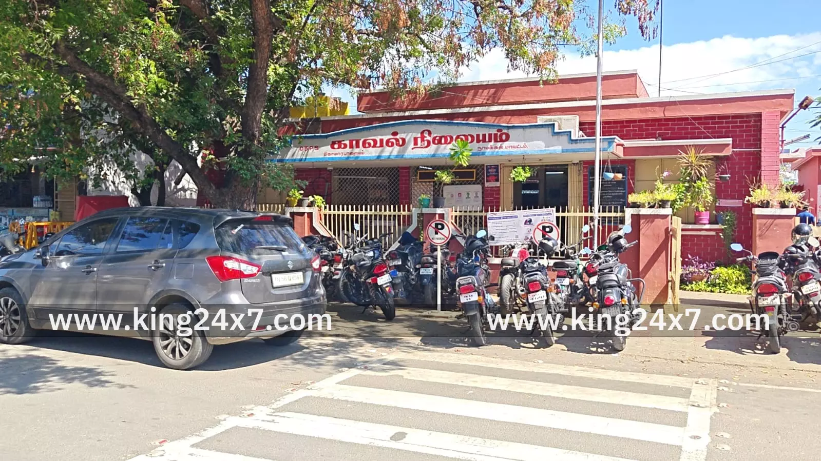 டூவீலர் திருட்டு போலீசார் விசாரணை டூவீலர் திருட்டு போலீசார் விசாரணை