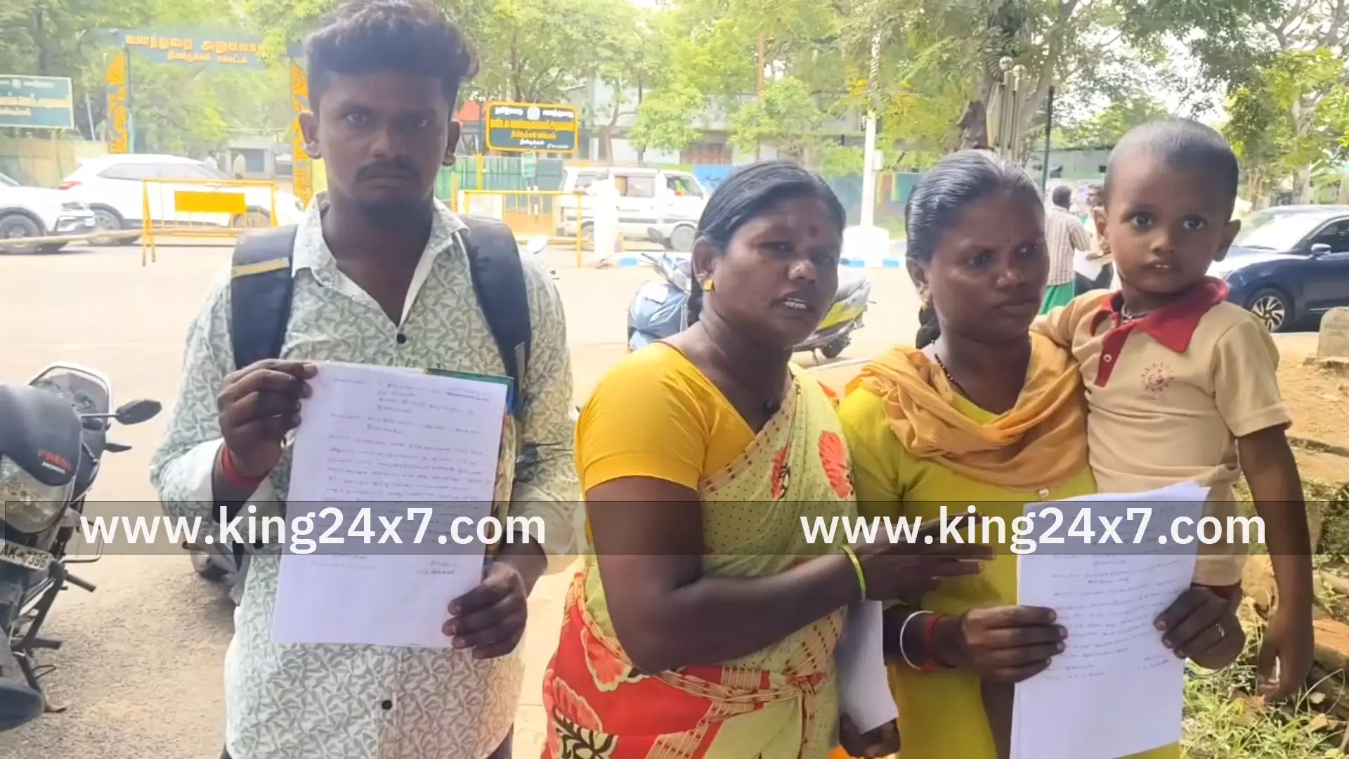 வாய் பேச முடியாத மாற்றுத்திறனாளிகள் மனு