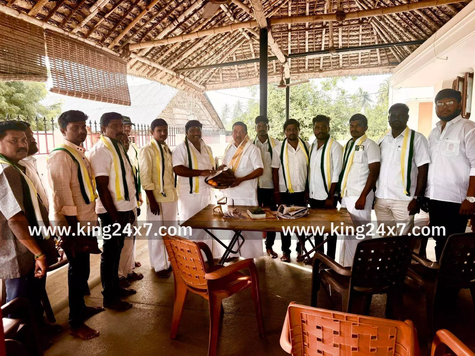 நாமக்கல் மேற்கு மாவட்ட கழகச் செயலாளர் உயர்திரு கேஎஸ் .மூர்த்தியுடன் கே.எஸ்.ராஜ் கவுண்டர் சந்திப்பு!!