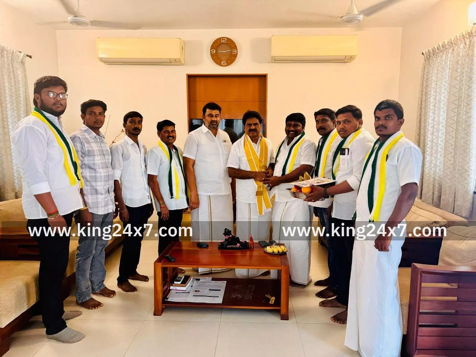 கொங்கு நாடு மக்கள் தேசியக் கட்சி பொதுச்செயலாளர் ஈ.ஆர் ஈஸ்வரனுடன் கே.எஸ்.ராஜ் கவுண்டர் சந்திப்பு!!