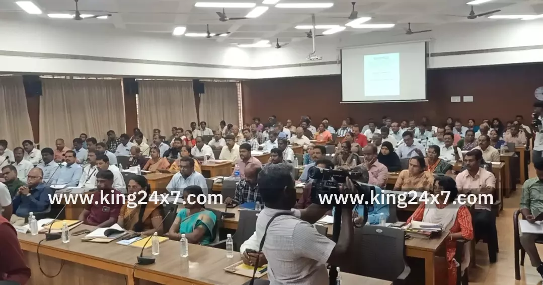 மூன்று மாதங்களுக்கு ஒரு முறை நடைபெறும் மாவட்ட வளர்ச்சி மற்றும் ஒருங்கிணைப்பு மற்றும் கண்காணிப்பு குழு கூட்டம் கரூர் நாடாளுமன்ற உறுப்பினர் ஜோதிமணி தலைமையில் நடைபெற்றது. மூன்று மாதங்களுக்கு ஒரு முறை நடைபெறும் மாவட்ட வளர்ச்சி மற்றும் ஒருங்கிணைப்பு மற்றும் கண்காணிப்பு குழு கூட்டம் கரூர் நாடாளுமன்ற உறுப்பினர் ஜோதிமணி தலைமையில் நடைபெற்றது.