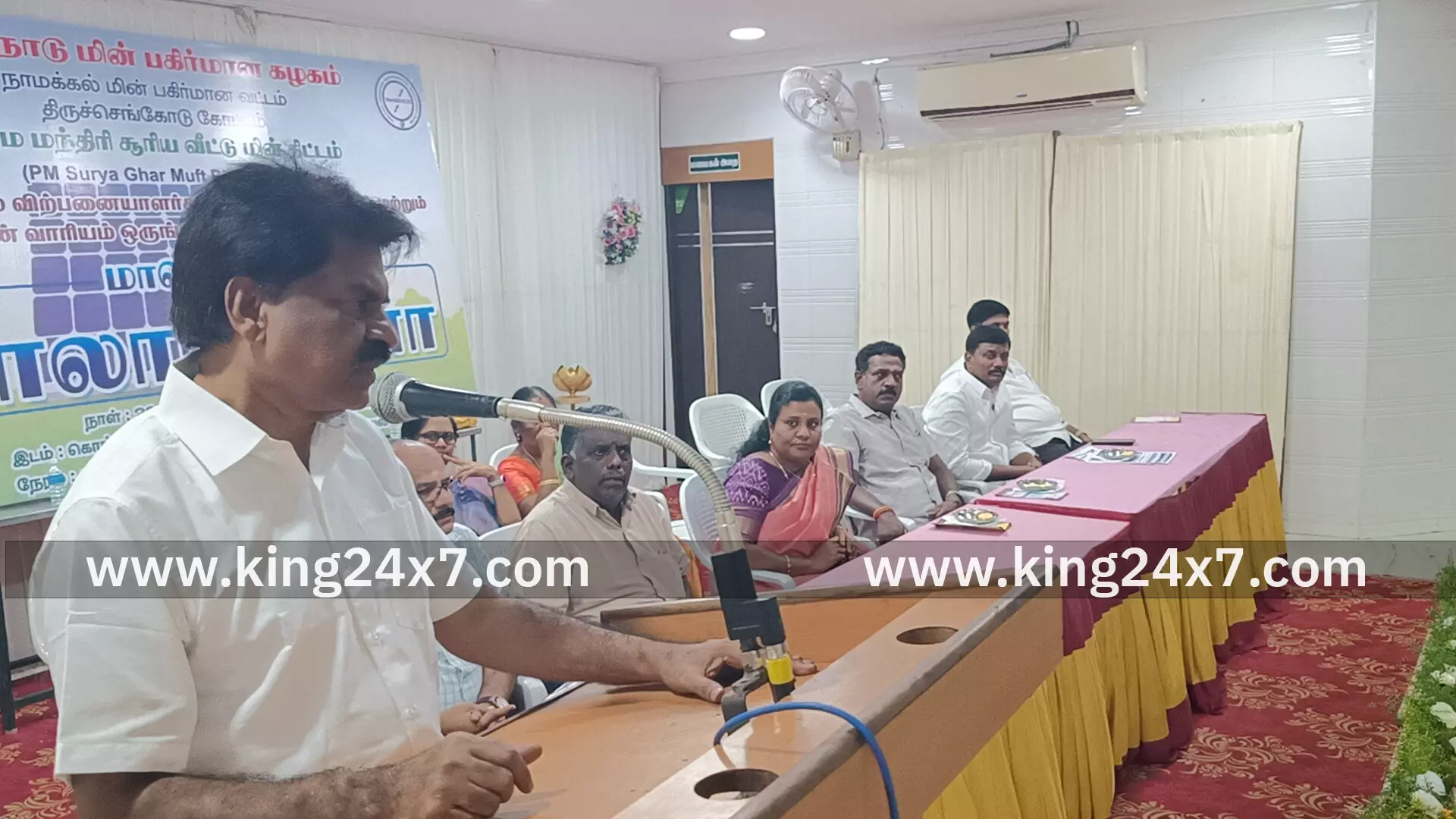 கொக்கராயன் பேட்டை பகுதியில் நகராட்சிக்கு சொந்தமாக உள்ள ஆறு ஏக்கர் நிலத்தில் சோலார் பேனல் அமைத்து 4மெகாவாட் மின் உற்பத்திசெய்யநகராட்சி நிர்வாகத்திற்கு எம் எல் ஏ ஈஸ்வரன் ஆலோசனை கொக்கராயன் பேட்டை பகுதியில் நகராட்சிக்கு சொந்தமாக உள்ள ஆறு ஏக்கர் நிலத்தில் சோலார் பேனல் அமைத்து 4மெகாவாட் மின் உற்பத்திசெய்யநகராட்சி நிர்வாகத்திற்கு எம் எல் ஏ ஈஸ்வரன் ஆலோசனை