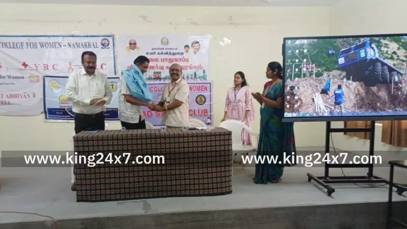 டிரினிடி மகளிர் கலை மற்றும் அறிவியல் கல்லூரியில் நடைபெற்ற சாலைப் பாதுகாப்பு விழிப்புணர்வு நிகழ்ச்சி. டிரினிடி மகளிர் கலை மற்றும் அறிவியல் கல்லூரியில் நடைபெற்ற சாலைப் பாதுகாப்பு விழிப்புணர்வு நிகழ்ச்சி.