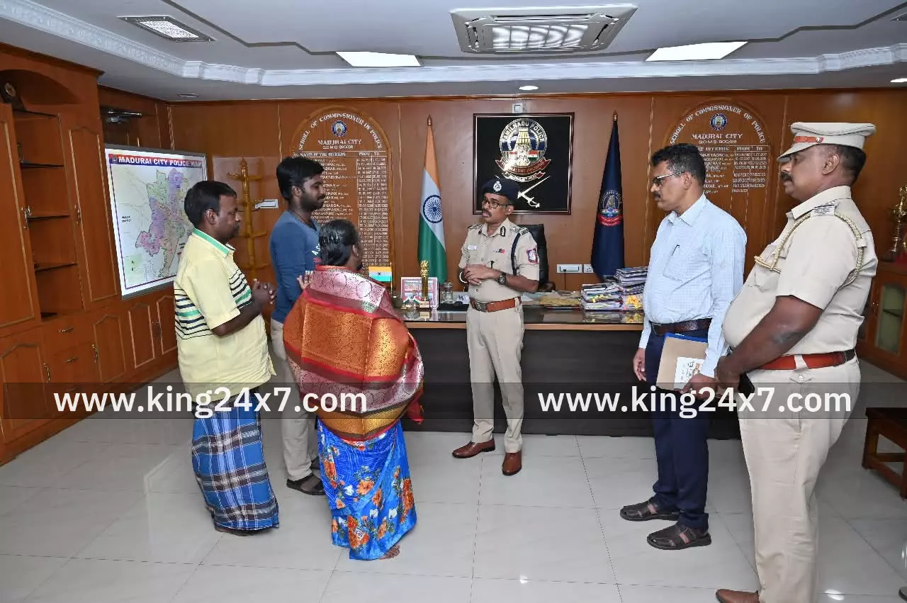 நேர்மையாக செயல்பட்ட பெண்ணை பாராட்டிய காவல் ஆணையர்