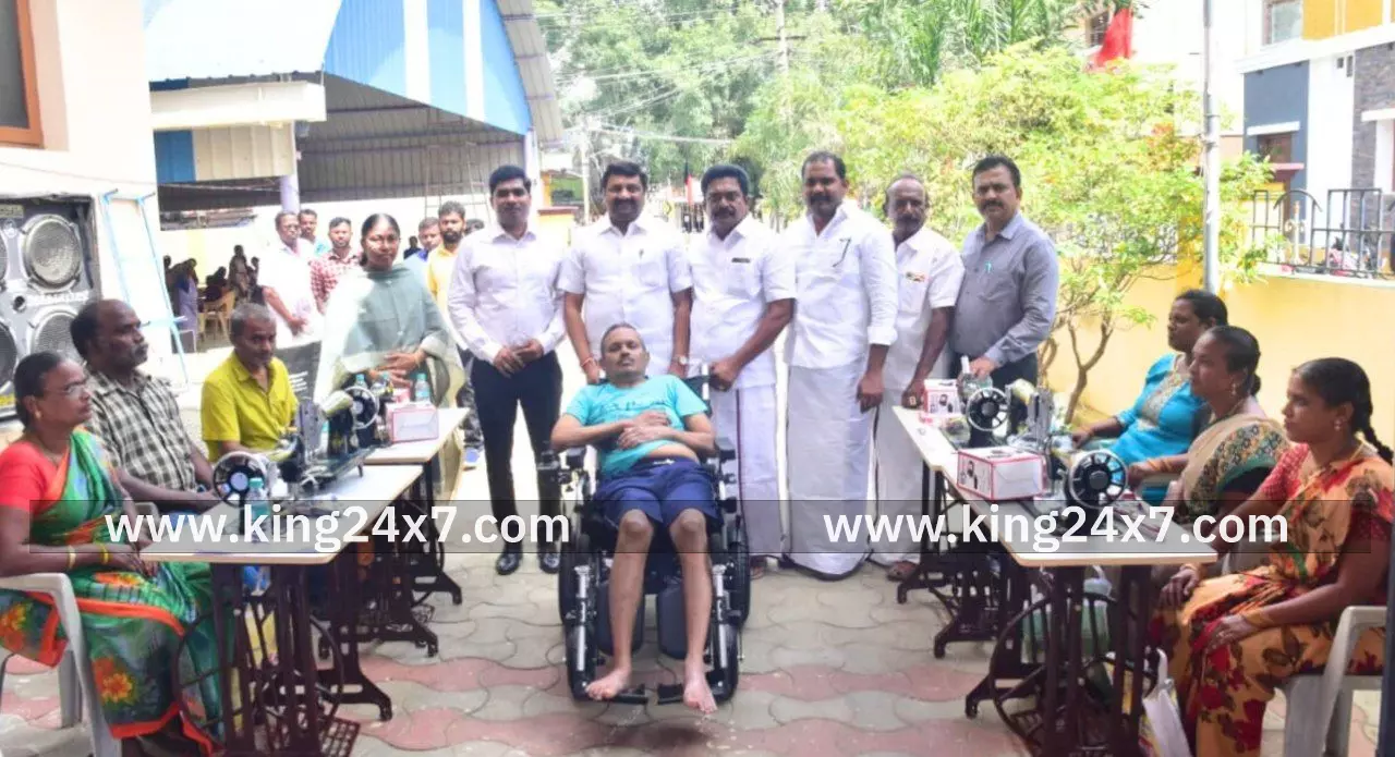 உங்களுடன் ஸ்டாலின் திட்ட பயனாளிகளுக்கு ரூ.53.68 இலட்சம் மதிப்பில் அரசு நலத்திட்ட உதவிகளை வழங்கிய எம்.பி கே.ஆர்.என் ராஜேஷ்குமார். உங்களுடன் ஸ்டாலின் திட்ட பயனாளிகளுக்கு ரூ.53.68 இலட்சம் மதிப்பில் அரசு நலத்திட்ட உதவிகளை வழங்கிய எம்.பி கே.ஆர்.என் ராஜேஷ்குமார்.