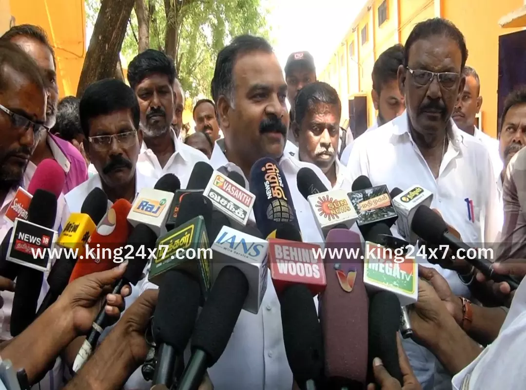 அன்றாடம் பணிக்கு அல்லது வெளியூர் செல்லும் மக்களால் இ-படிவத்தை நிரப்ப முடியாது-விருதுநகரில் மாணிக்கம் தாகூர் எம்.பி பேட்டி*