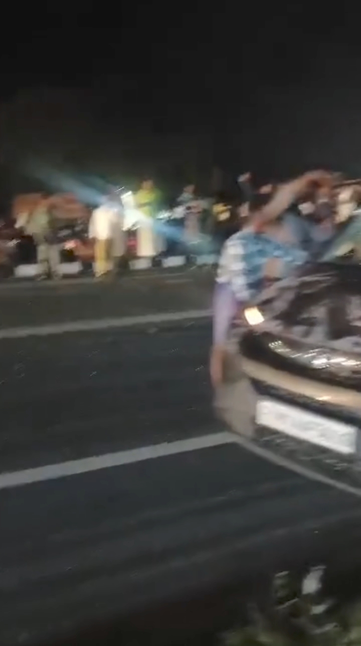 புதுக்கோட்டை: இரவில் நடந்த விபத்து புதுக்கோட்டை: இரவில் நடந்த விபத்து