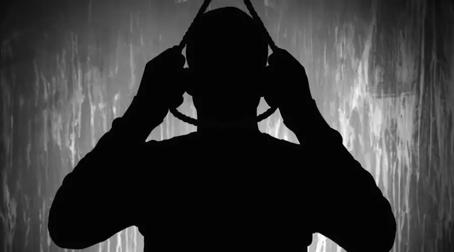 தந்தை இரண்டாவது திருமணம் செய்ததால் வாலிபர் தற்கொலை தந்தை இரண்டாவது திருமணம் செய்ததால் வாலிபர் தற்கொலை