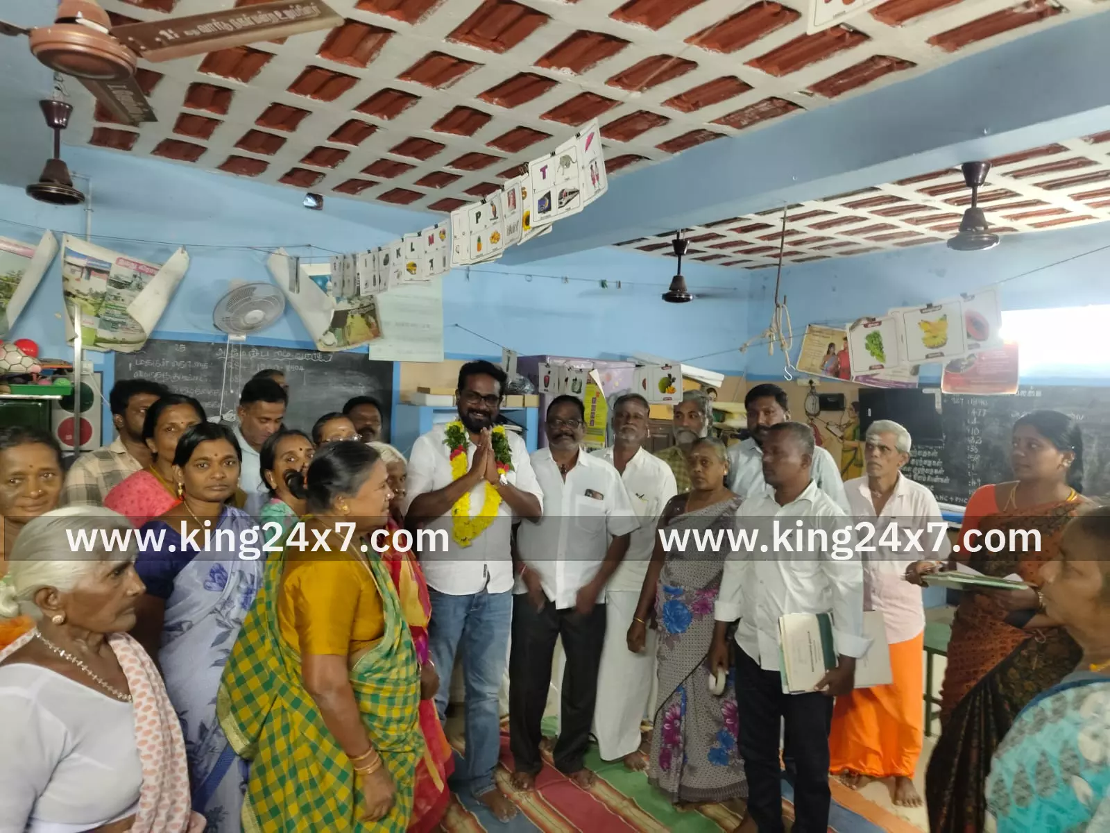 தண்ணீர் வினியோகம் சீராக்கிய கவுன்சிலருக்கு பாராட்டு தண்ணீர் வினியோகம் சீராக்கிய கவுன்சிலருக்கு பாராட்டு