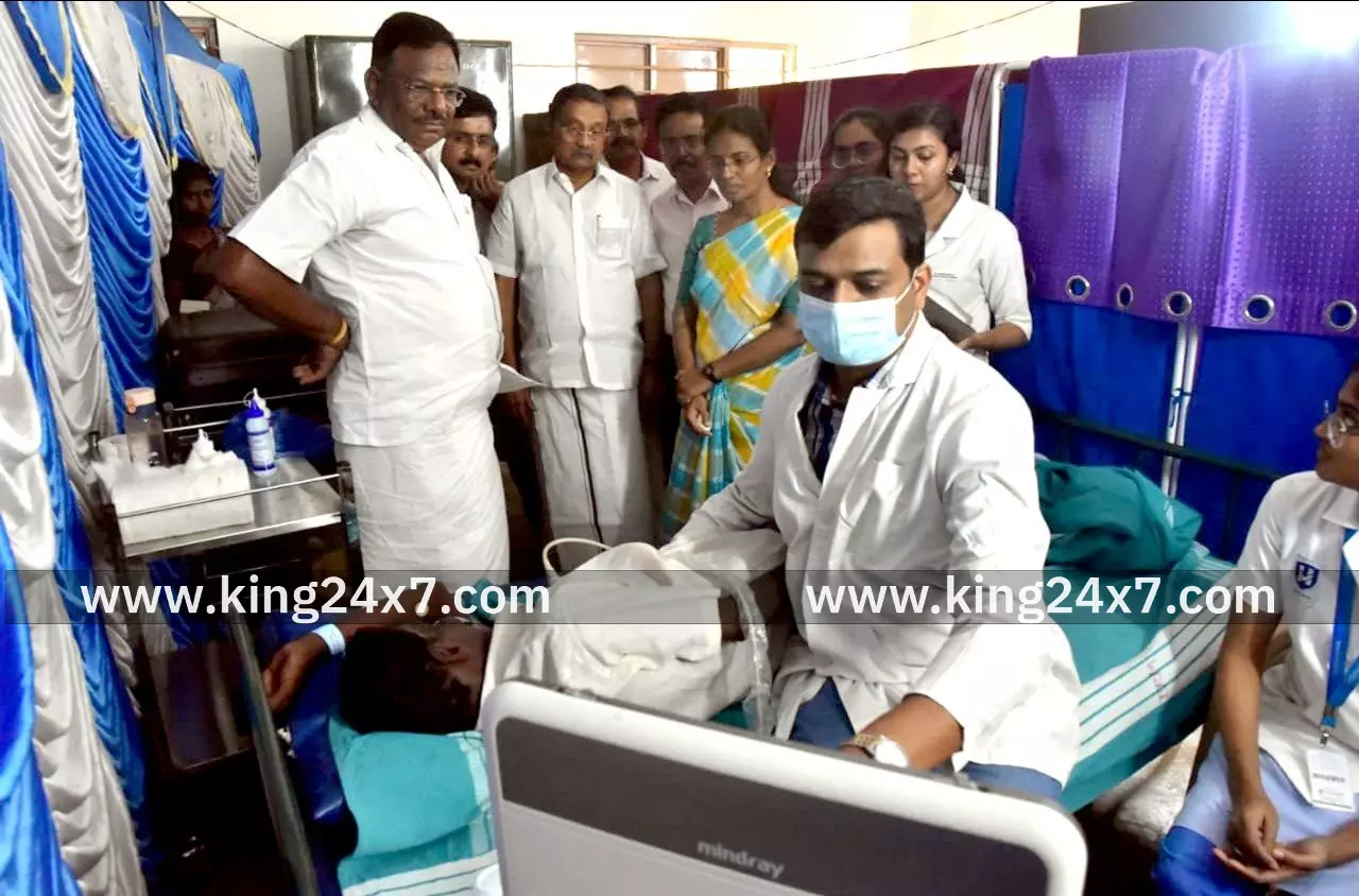 நலம் காக்கும் ஸ்டாலின் முகாமினை பார்வையிட்டு ஆய்வு மேற்கொண்ட மாவட்ட ஆட்சியர்.