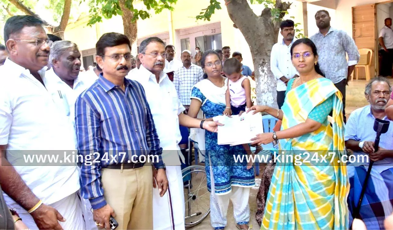 நலம் காக்கும் ஸ்டாலின் முகாமினை பார்வையிட்டு ஆய்வு மேற்கொண்ட மாவட்ட ஆட்சியர்.